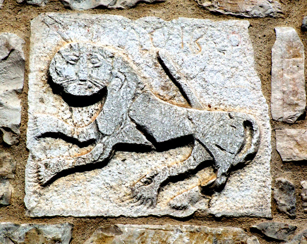 32) Ripabottoni leone