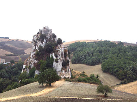 Il Castrum Sancti Laurentii di Salcito