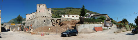Il castello visto, di passaggio, da Davide Monaco