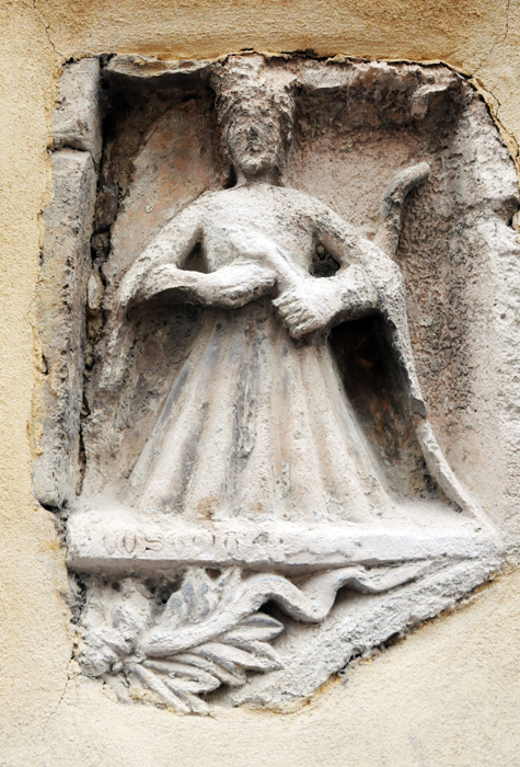 Finalmente svelato il nome della santa che si affaccia su Via Cluenzio a Larino. E’ Santa Tecla di Iconio.