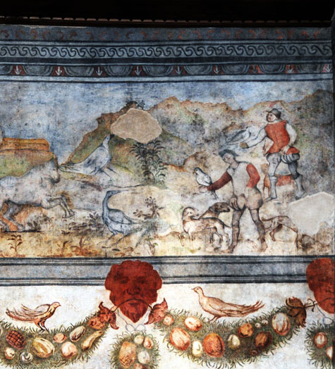 Una scena di matrimonio accaduto, uno stemma che racconta un matrimonio mai consumato e tante altre storie sconosciute nel fascione del Salone dei Conti nel Castello di Venafro