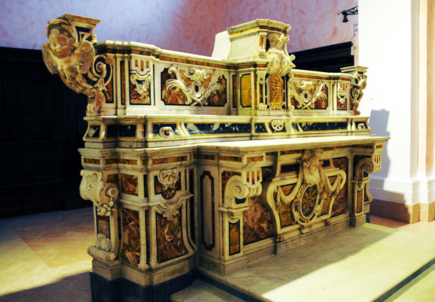 Da Napoli a Bonefro passando per lo stretto di Messina. Il lungo viaggio dell’altare di S. Maria della Rosa.