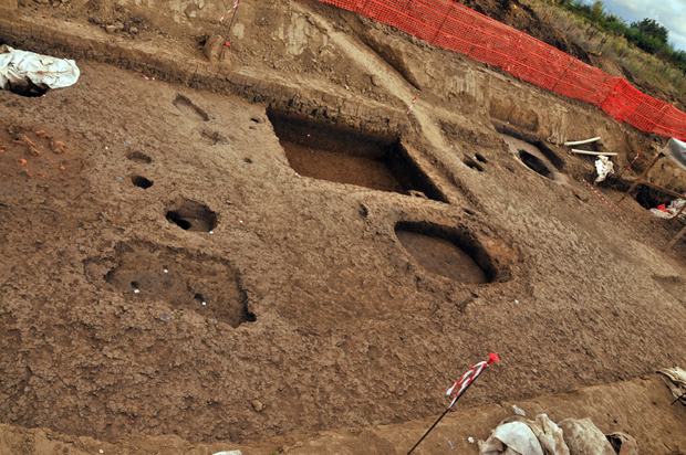 Ogni tanto una nuova scoperta archeologica. Durante i lavori di posa del metanodotto nella piana di Venafro.